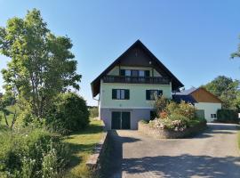 Foto di Hotel: Einfamilienhaus am Land Ortsteil Mellach nähe Graz