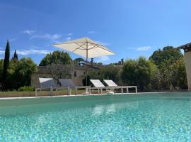 Hotel fotoğraf: Mas Millésime - Gîtes Carignan - 4 pers - piscine privative - St Remy de Provence