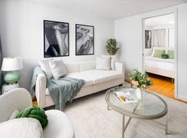 होटल की एक तस्वीर: Stylish One-Bedroom with In-unit Laundry in East Village