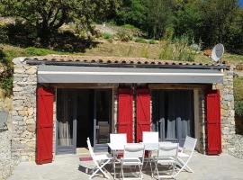 A picture of the hotel: Maison de 4 chambres avec piscine partagee et jardin clos a Saint Julien de la Nef