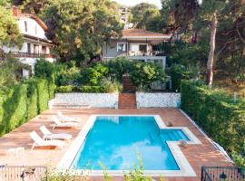 호텔 사진: Homie Suites - 3br villa w pool in Heybeliada