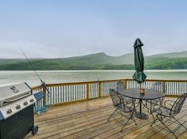 酒店照片: Cozy South Bay Cabin with Lake and Mountain Views