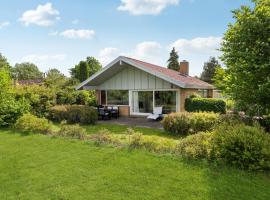 A picture of the hotel: Cozy Home In Niv With Kitchen