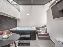 A picture of the hotel: Hayarkon Park - Wonderful Private Jacuzzi