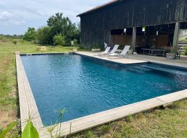 Hotel Foto: Maison à la campagne avec piscine privée et balnéo