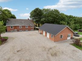 Hotel Photo: Gorgeous Home In Grindsted With Kitchen