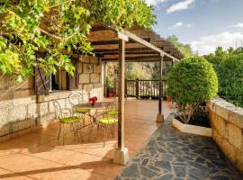 호텔 사진: Holiday home in Malpais de Candelaria with a terrace