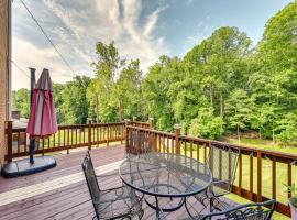 Hotel foto: Roomy Martinsville Vacation Rental with Private Deck