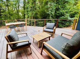 Lodge avec spa au coeur de Brocéliande, hotel in Beignon