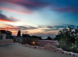 Hotel Photo: Renovated old traditional House