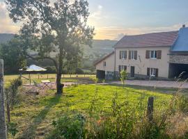 Hotel fotoğraf: Maison vue superbe, 1-6 pers, Teilhet, Auvergne