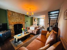 Zdjęcie hotelu: Bluebell Cottage Heritage Town nr Brecon Beacons with hot tub