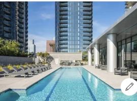 A picture of the hotel: Comfy Apt with pool & hot tub in downtown LA 658