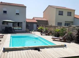 รูปภาพของโรงแรม: Villa La Palmeraie avec piscine terrasse Poolhouse
