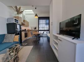 호텔 사진: Loft avec grande terrasse et parking, proche Lyon Cité Internationale