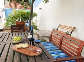 Hotel Photo: Lisboa - Apartment with Garden - Ajuda Palace & Royal Treasure Museum