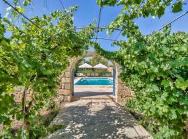 Hotel Photo: Casa Mezzodì' - Luxurious 18th C. Farmhouse with Gardens & Pool