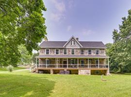 Hotel Foto: Spacious Country Home in Coatesville on Old Ranch!