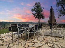 ホテル写真: Bâtisse de charme et vue exceptionnelle entre Causses et Gorges du Tarn