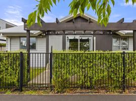 होटल की एक तस्वीर: An elegant 2-bedroom house in Hamilton central.