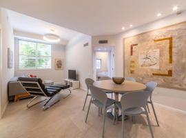 Hotel kuvat: Renovated 3 Bedrooms / 2 bath on Frishman st.