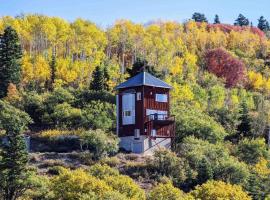 Hotel Foto: Towerhouse - Modern Cabin @ 8,000ft