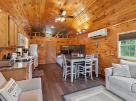 Хотел снимка: Higden Hideaway with Fire Pit Near Greers Ferry Lake