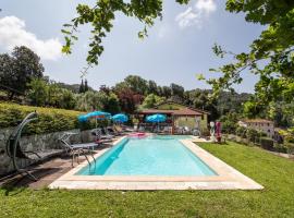 Foto di Hotel: Marco's Villa - Apartment with Private Pool