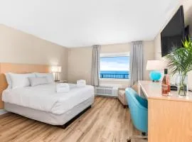Gold Coast Inn Breathtaking Sunsets Standard Lake View Room 303