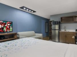 Gambaran Hotel: HomeTowne Studios by Red Roof Chicago - N Aurora-Naperville