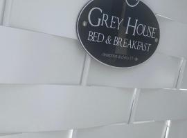 होटल की एक तस्वीर: Grey House Bed & Breakfast