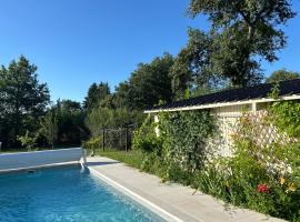 A picture of the hotel: Chambre d’hôtes avec piscine