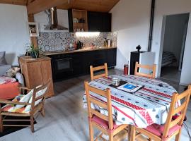 Hotel fotografie: Charmante maison au coeur du Lavaux, Cully, cuisine, WiFi, Les Echalas