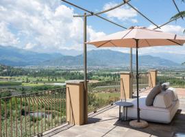Hotel Foto: Peaceful Luxury Farmhouse - Stunning Alps Views
