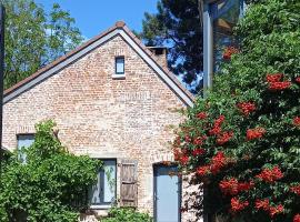 A picture of the hotel: Au four et au jardin