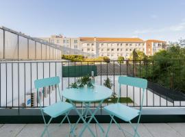 Hotel Photo: Modern Studios with Terrace - Walk Everywhere