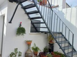 Фотографія готелю: LOFT EN PATIO DE CASA TÍPICA DE PUEBLO