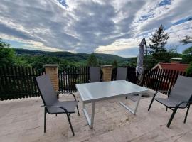 Panoramahaus auf dem Gipfel des Bükk、ブックセントケレストのホテル