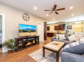 Luxury Home Downtown NAU Route 66 Snowbowl, hotell Flagstaffis