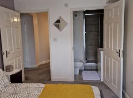 A picture of the hotel: Modern two bedroom flat