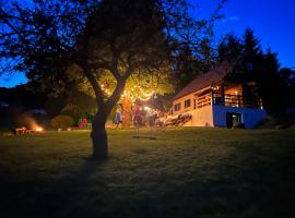 A picture of the hotel: Martin's Family Cottage