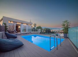 酒店照片: Daedalus Luxury Home - Seaview & Heated Pool