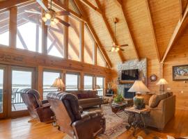 Hotel foto: Lakefront Langley Retreat with Decks and Great Views!