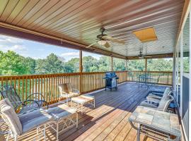 Hotel Photo: Magical Pineville Oasis Gas Grill and Scenic Deck!