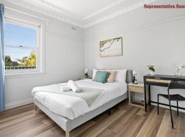 מלון צילום: Comfort Queen Room - Private - Prime Spot