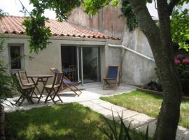 A picture of the hotel: Maison Noirmoutier-en-l'Île, 2 pièces, 4 personnes - FR-1-224B-1