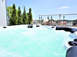 Hotel fotoğraf: Panorama Penthouse Apartment mit Klima und Whirlpool für bis zu 6 Personen