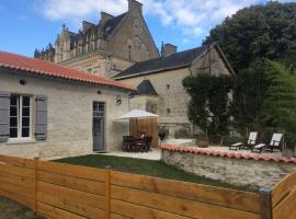 Foto di Hotel: Swallows, Beautiful gite in the grounds of Chateau Beauvoir