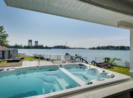 Хотел снимка: Weymouth Waterfront Getaway with Hot Tub and Pool!