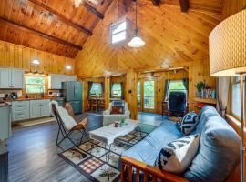 Hotel foto: North Haverhill Cabin with Fire Pit and Grill!